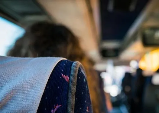 Consejos para dormir en un viaje largo en autobús